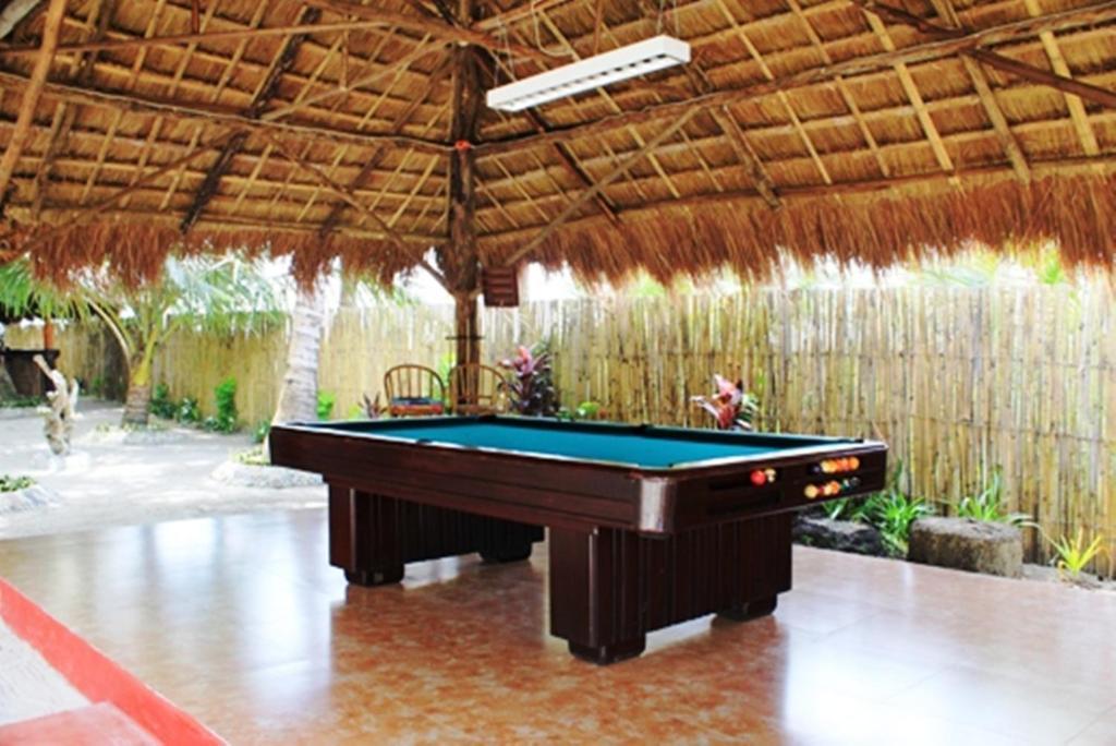 Cooper'S Beach Resort Lucbuan Kültér fotó