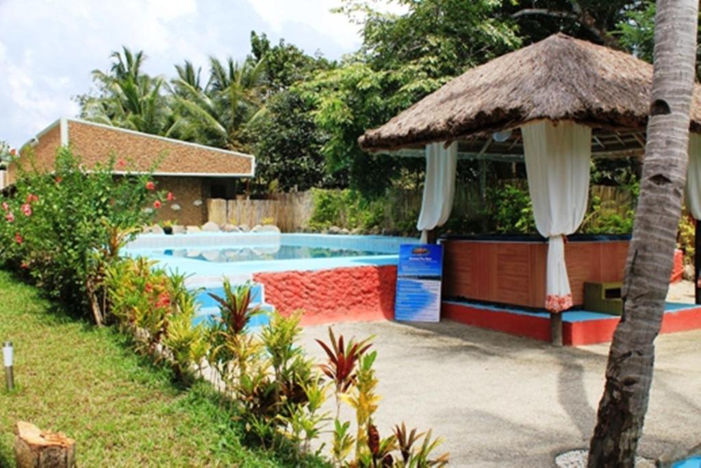 Cooper'S Beach Resort Lucbuan Kültér fotó