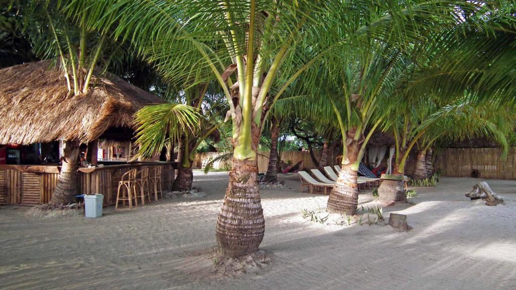 Cooper'S Beach Resort Lucbuan Kültér fotó