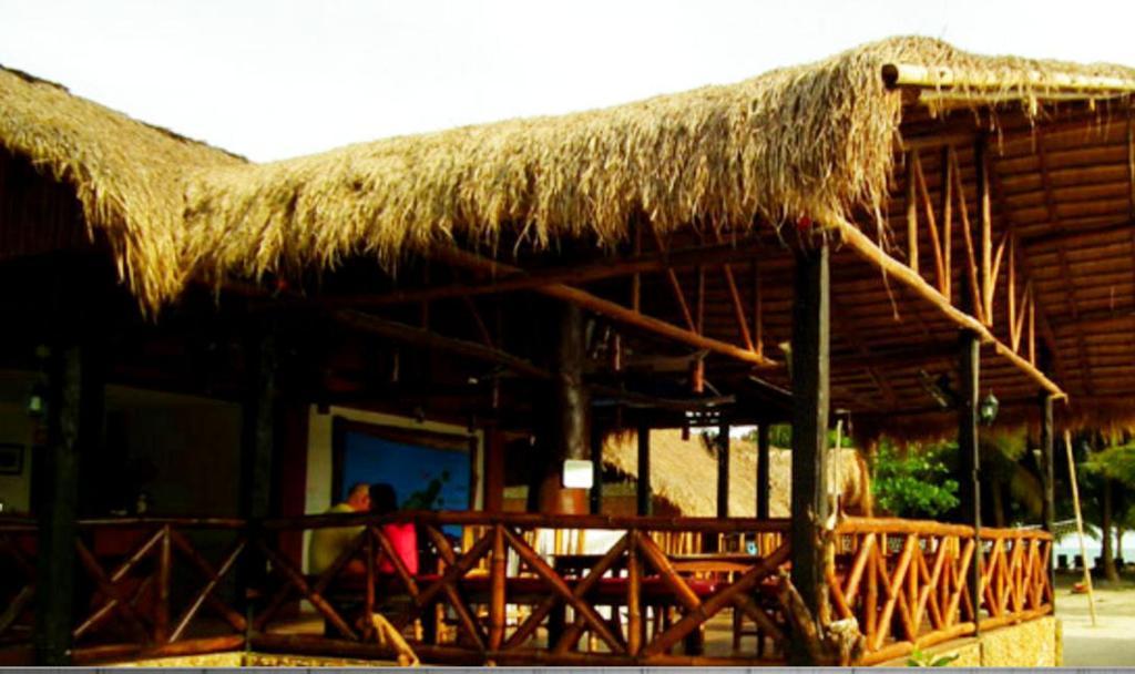 Cooper'S Beach Resort Lucbuan Kültér fotó