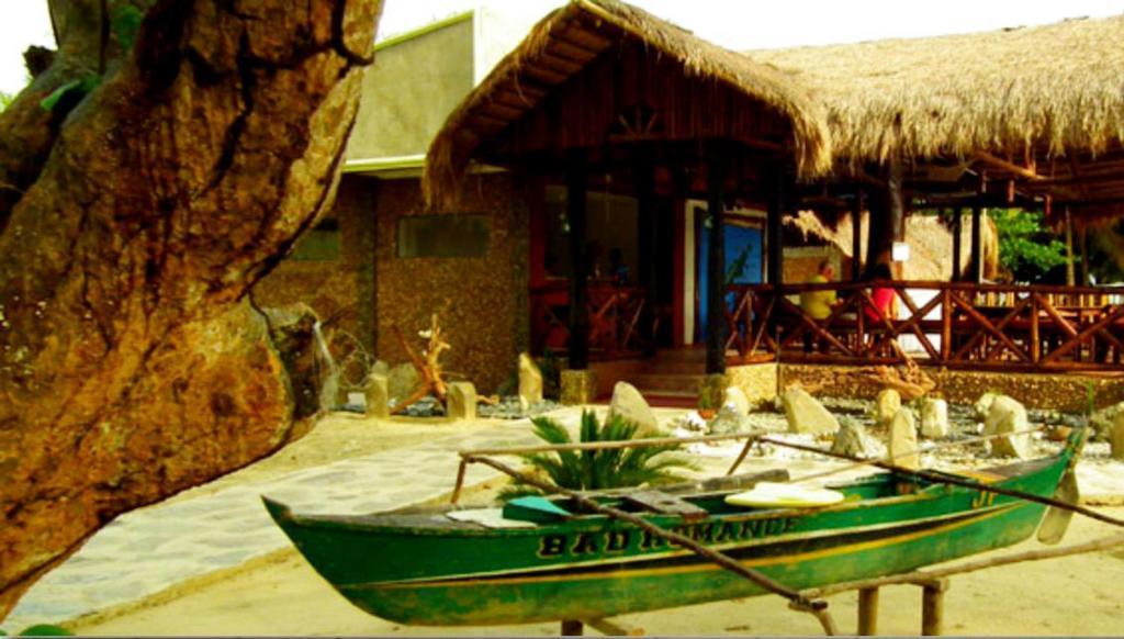 Cooper'S Beach Resort Lucbuan Kültér fotó