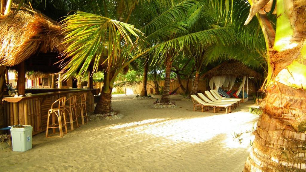 Cooper'S Beach Resort Lucbuan Kültér fotó