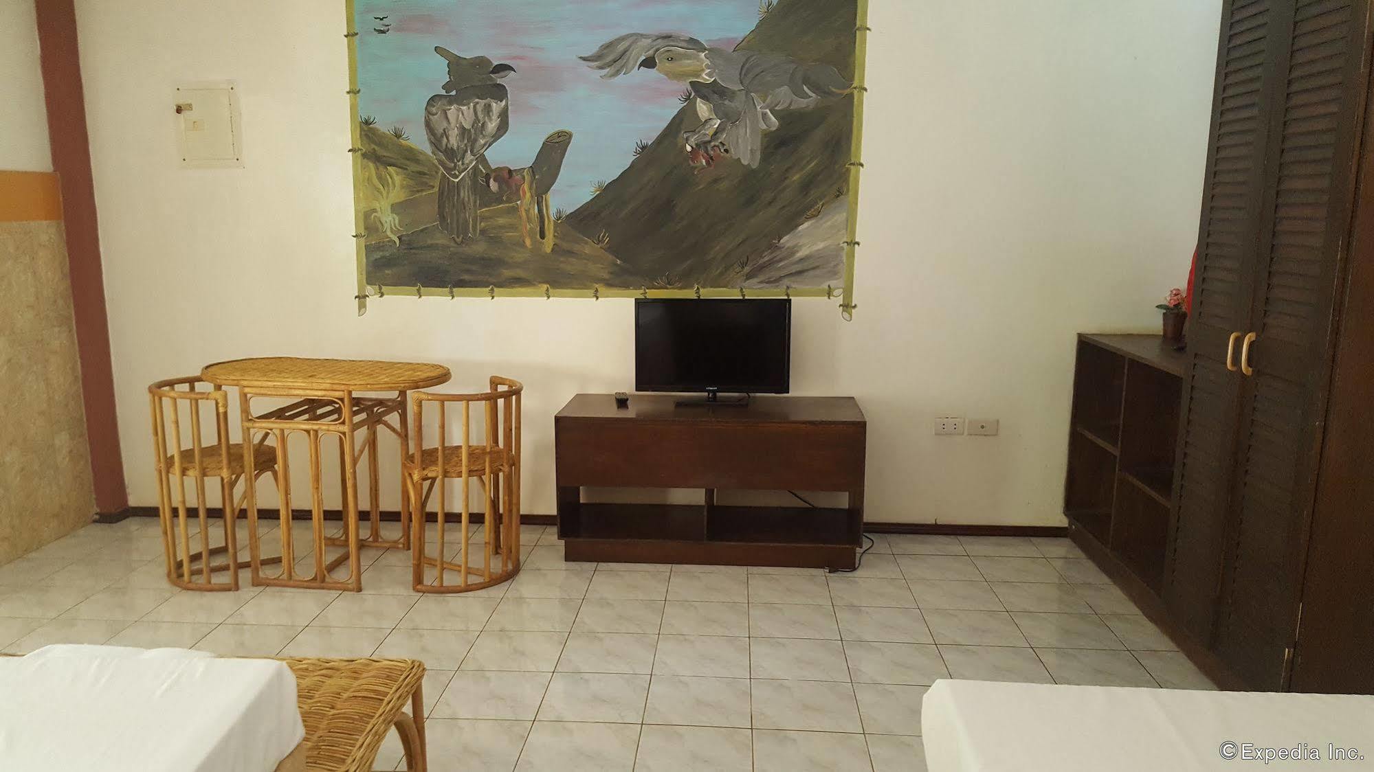 Cooper'S Beach Resort Lucbuan Kültér fotó