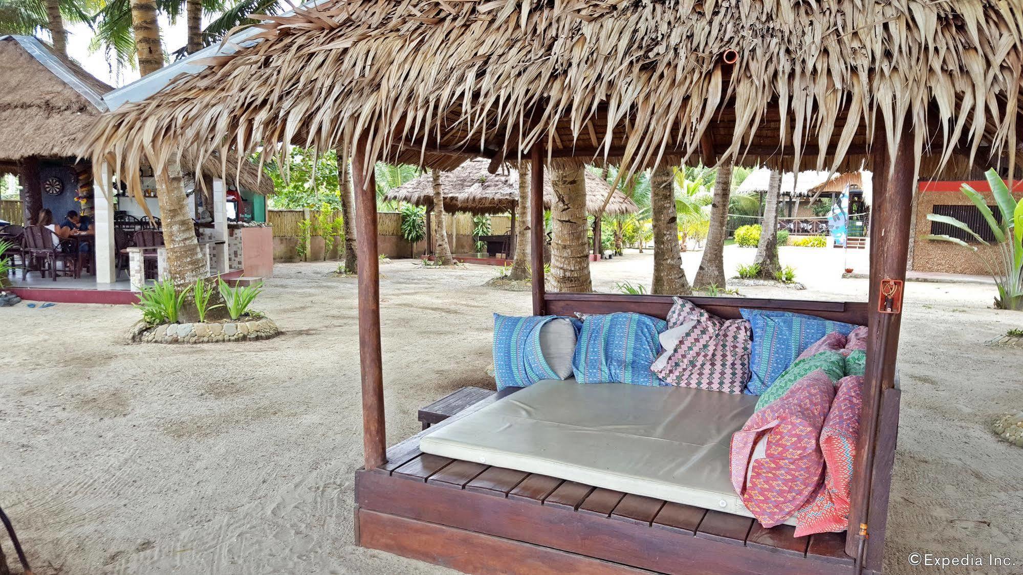 Cooper'S Beach Resort Lucbuan Kültér fotó