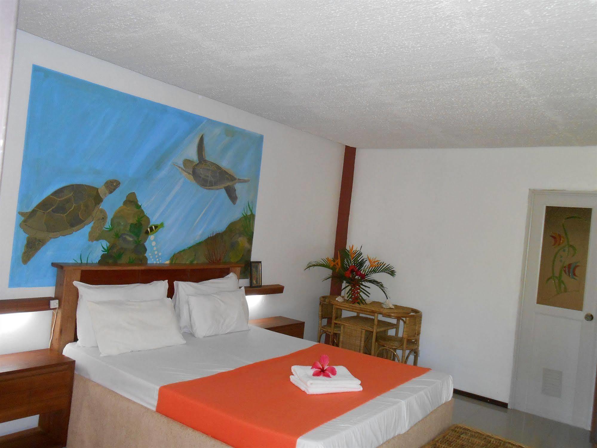 Cooper'S Beach Resort Lucbuan Kültér fotó