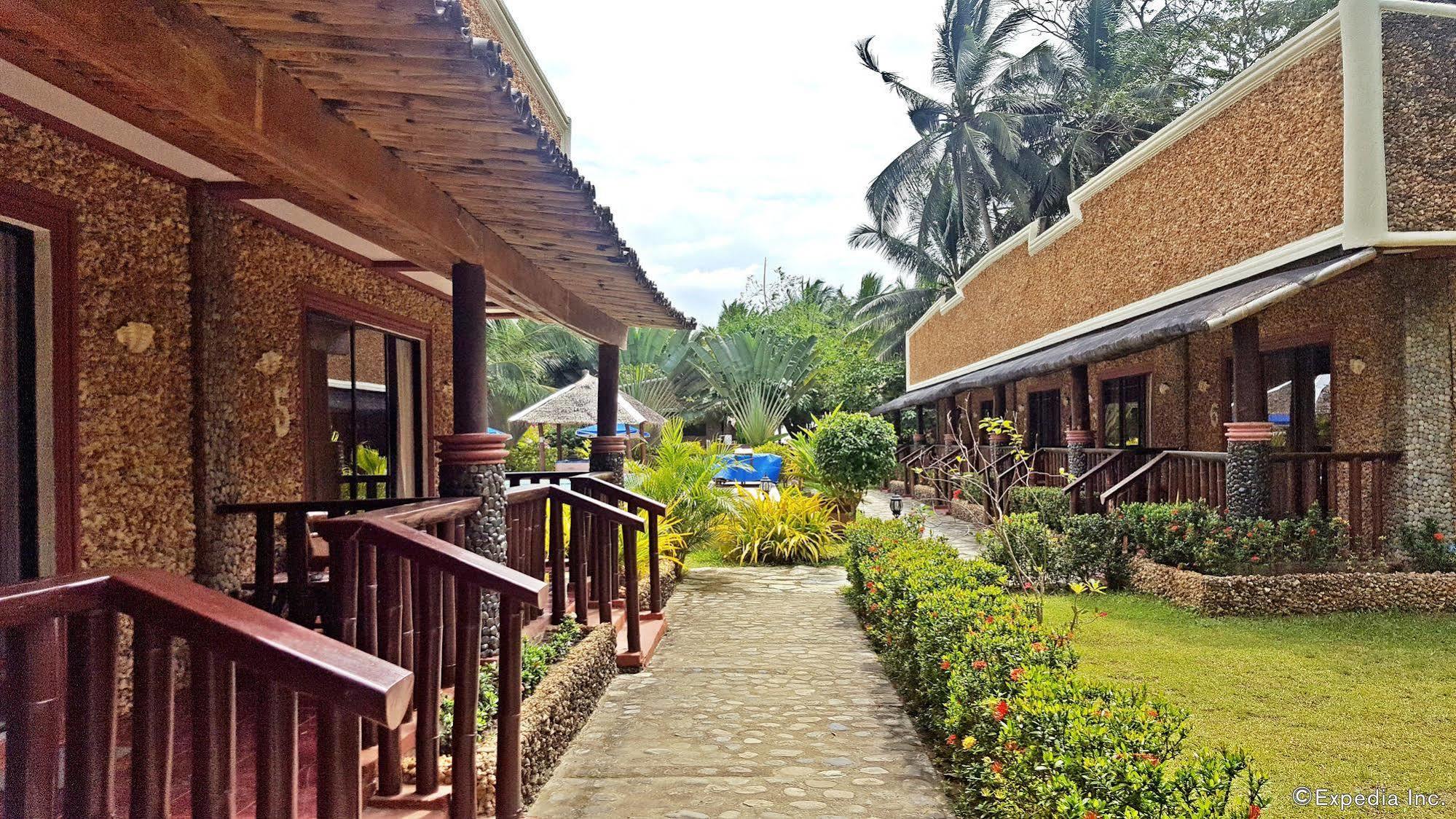 Cooper'S Beach Resort Lucbuan Kültér fotó