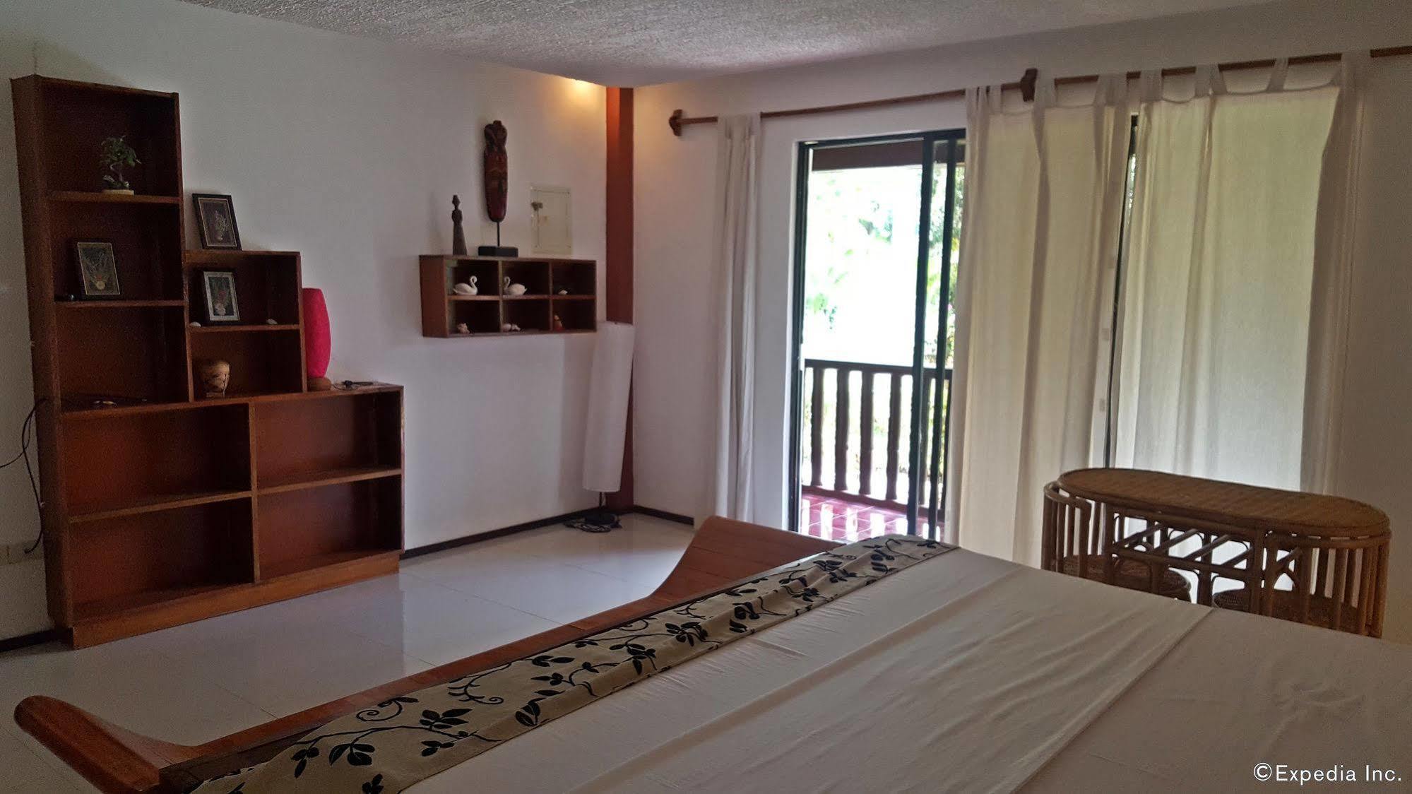 Cooper'S Beach Resort Lucbuan Kültér fotó