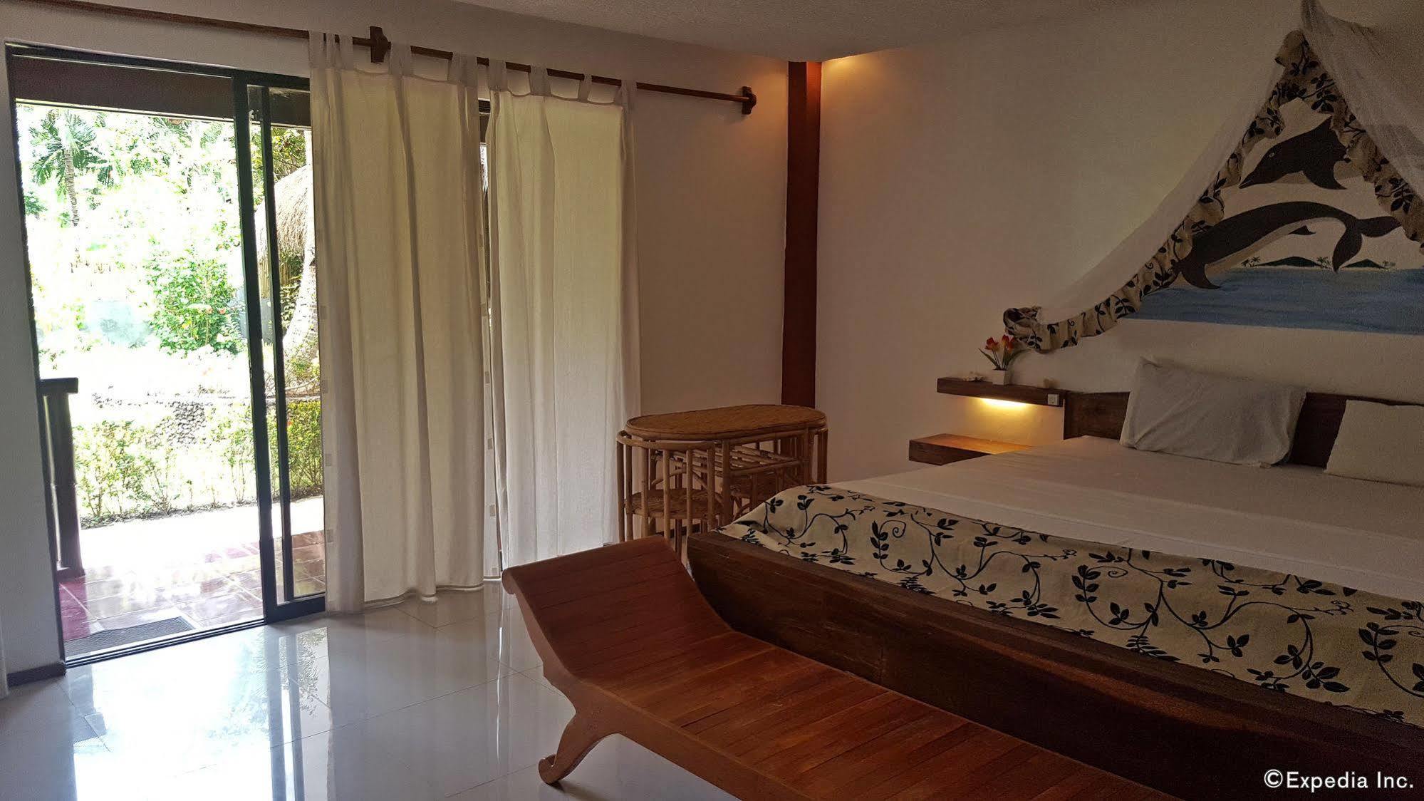 Cooper'S Beach Resort Lucbuan Kültér fotó