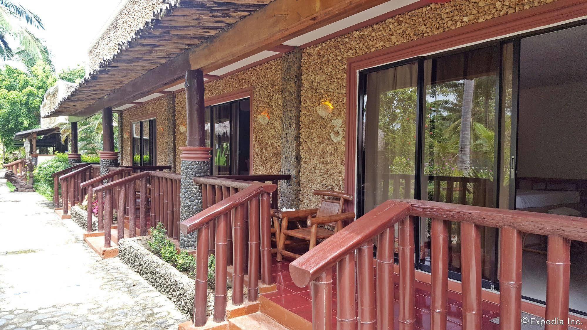 Cooper'S Beach Resort Lucbuan Kültér fotó