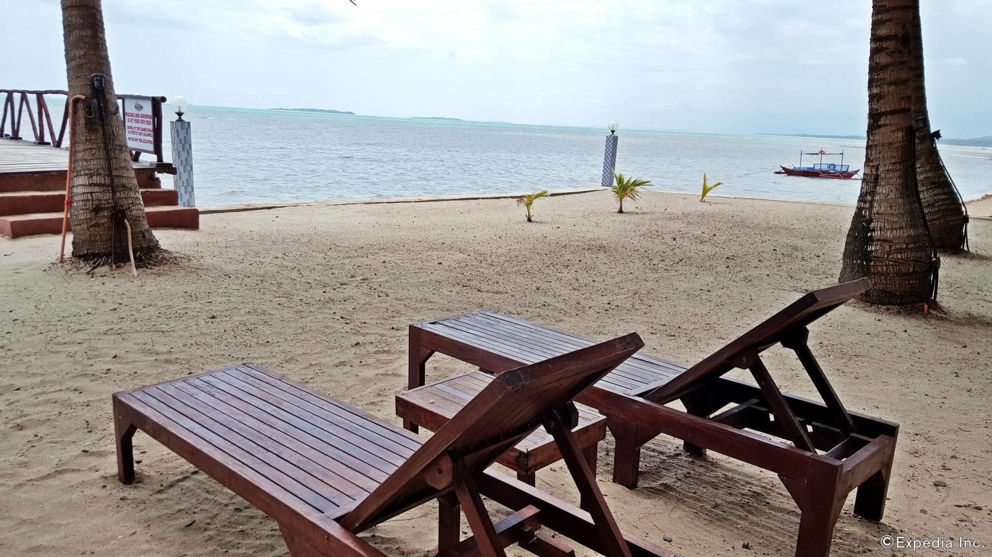 Cooper'S Beach Resort Lucbuan Kültér fotó