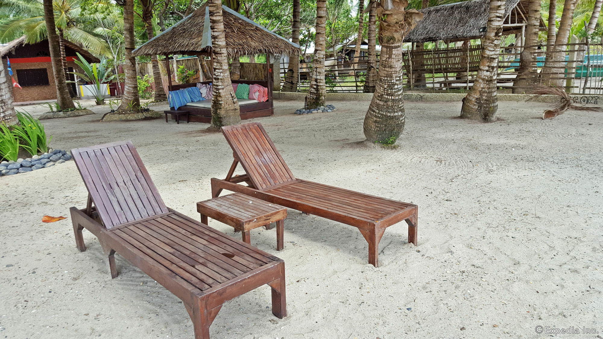 Cooper'S Beach Resort Lucbuan Kültér fotó