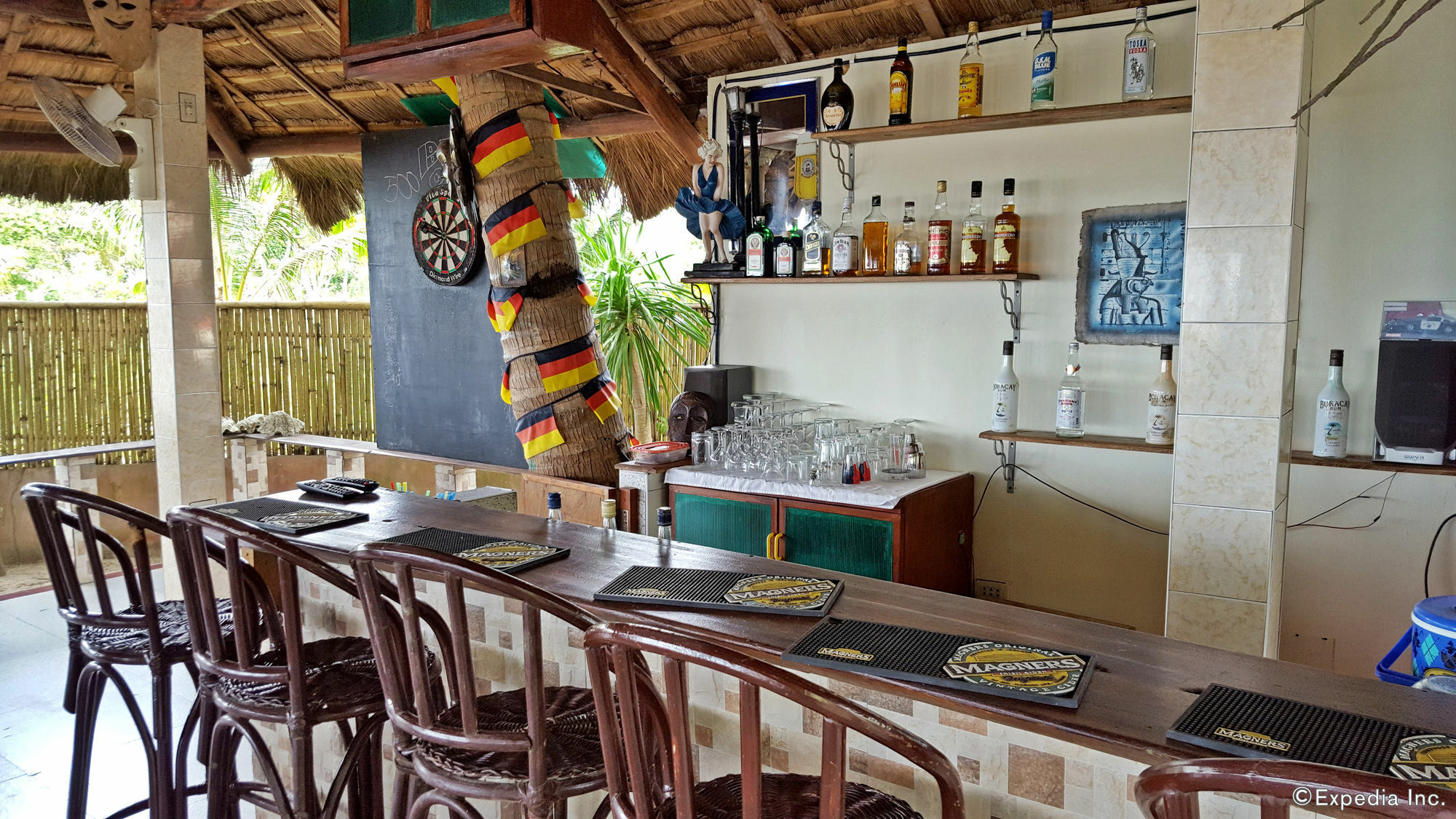 Cooper'S Beach Resort Lucbuan Kültér fotó
